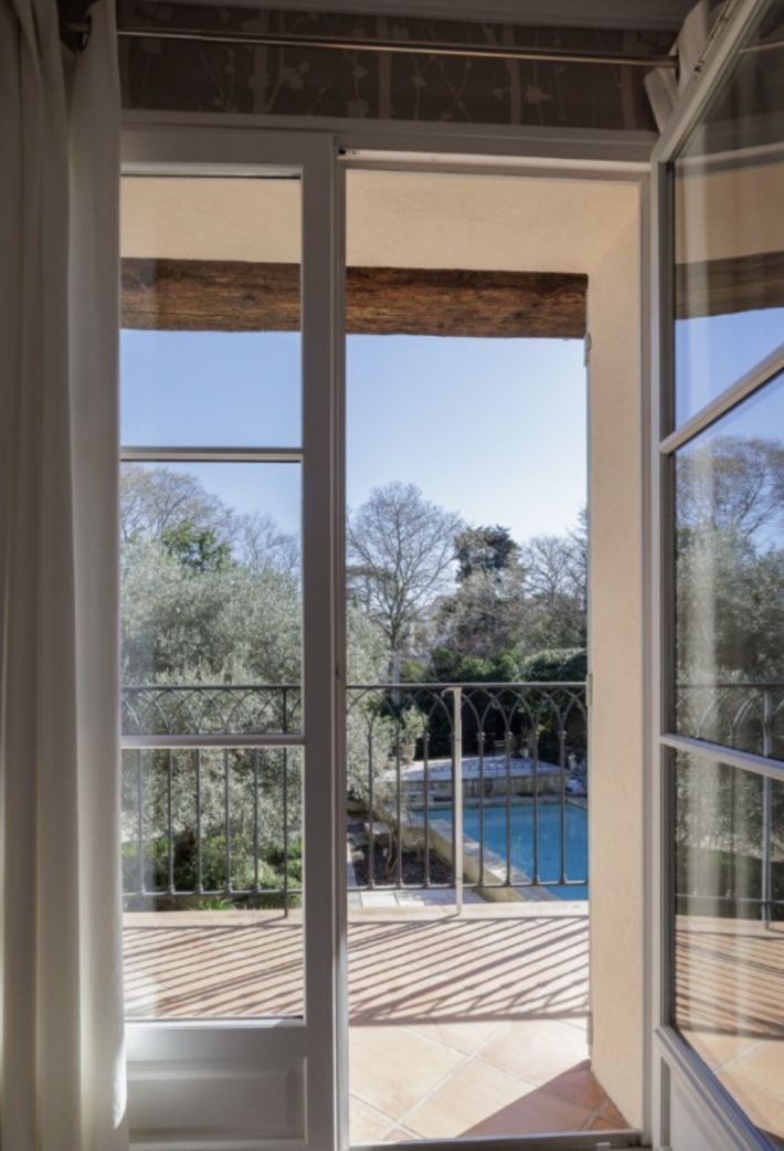 Manor House with Swimming Pool in Landscaped Gardens