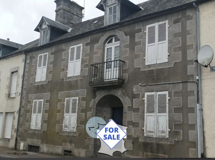 Main Photo of a 4 bedroom  House for sale