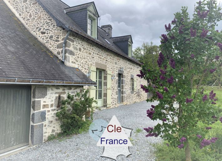 Main Photo of a 4 bedroom  Country House for sale