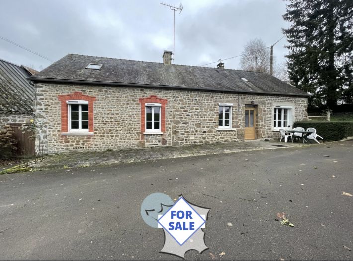 Main Photo of a 4 bedroom  Country House for sale