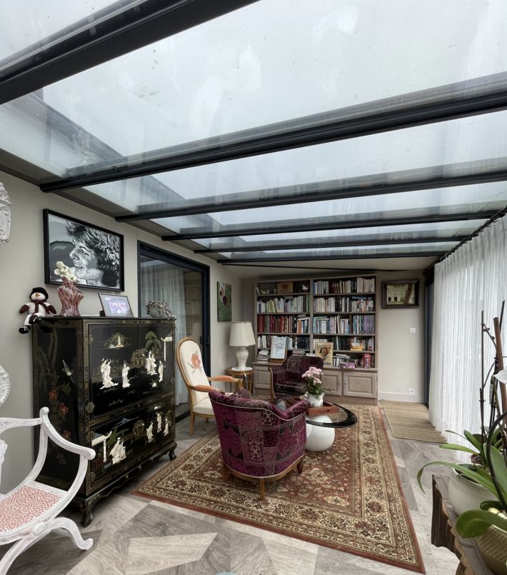 Detached House with Garden