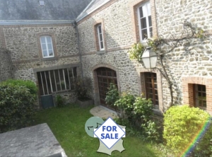 Large House with Garden in Popular Village
