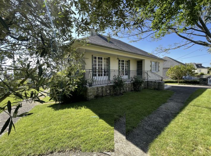 Main Photo of a 3 bedroom  House for sale