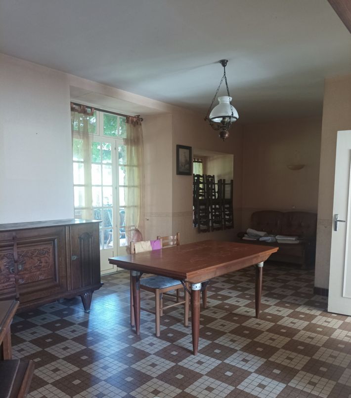 Former Farmhouse in Glorious Grounds and Countryside