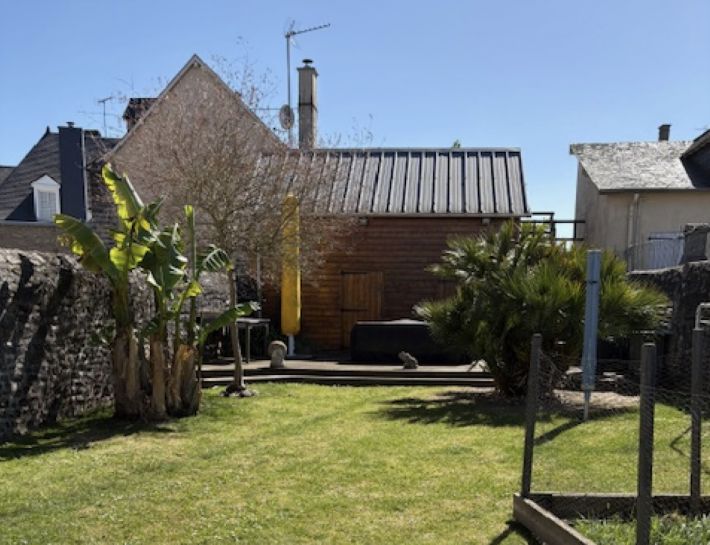 Detached House with Garden
