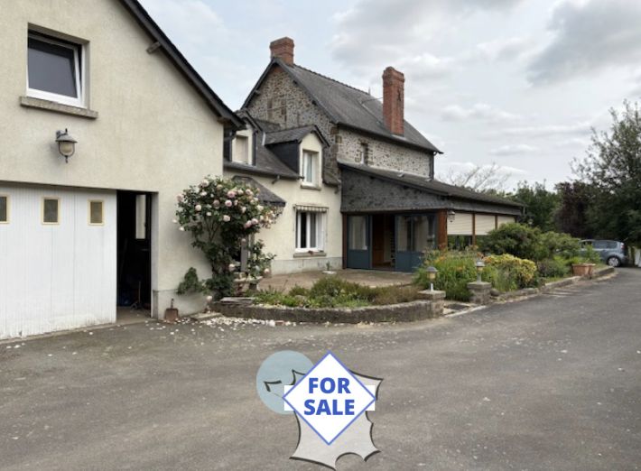Detached Country House with Outbuilding