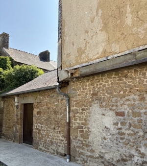 House with Garden in Medieval Village with Lake