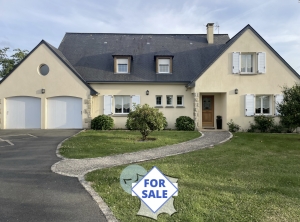 Superb Detached Property With Landscaped Gardens