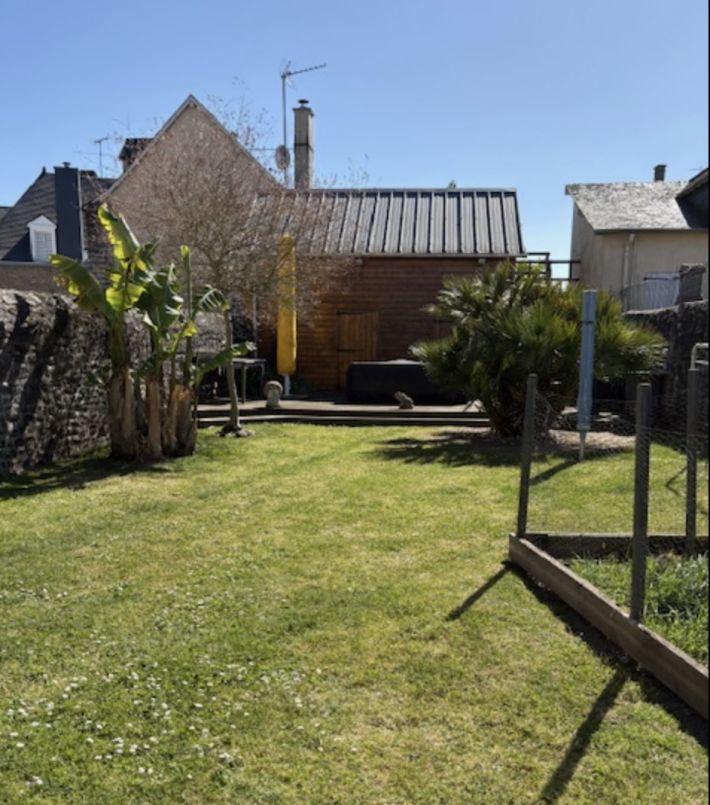 Detached House with Garden