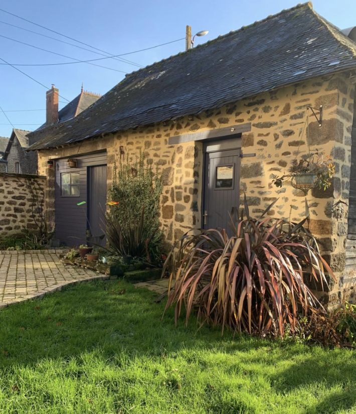 Traditional House with Landscaped Garden