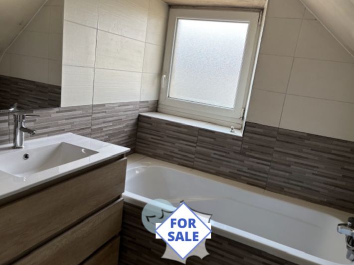 Detached House with Garden