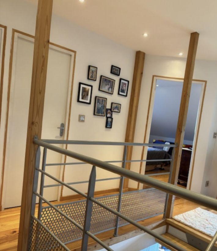 Contemporary Detached House with Lovely Garden