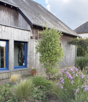 Contemporary Detached House with Lovely Garden