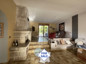 Detached Country House with Landscaped Garden