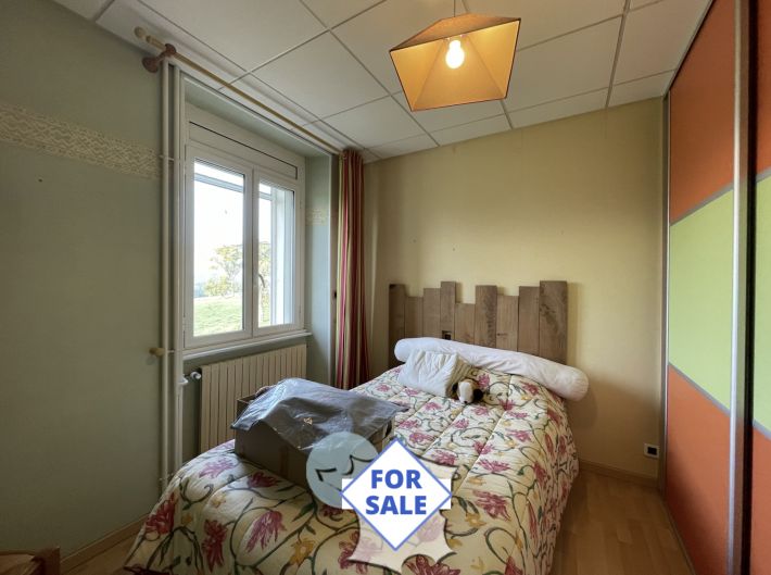 Detached Country House with Landscaped Garden