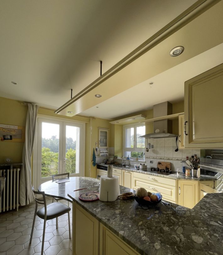 Detached Country House with Landscaped Garden