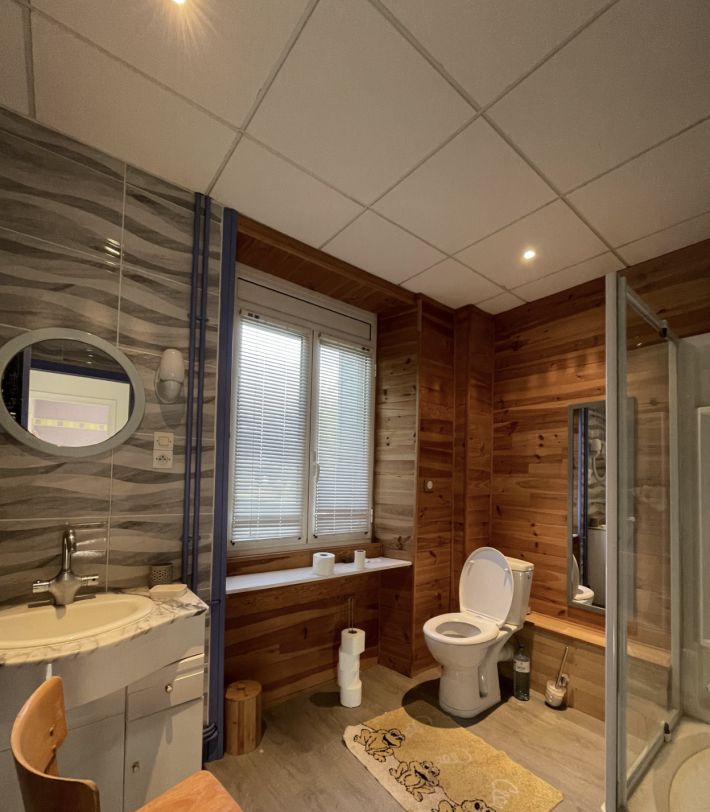 Detached Country House with Landscaped Garden