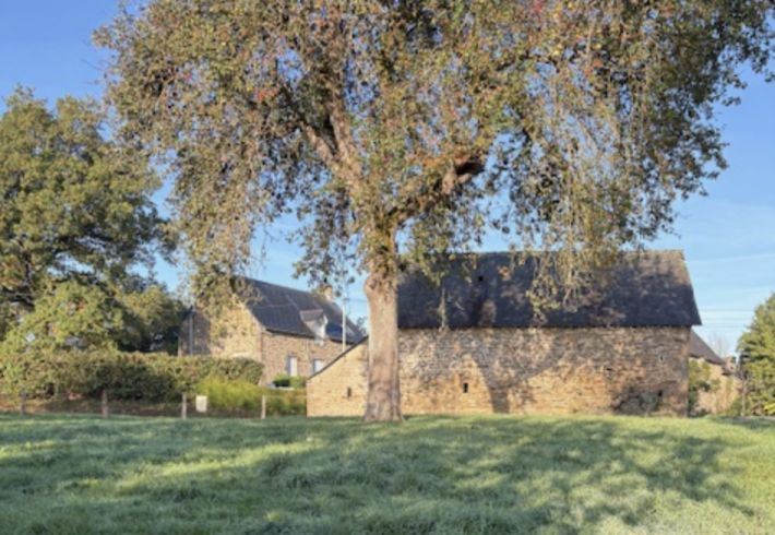 Two Stone Barns to Renovate and Develop