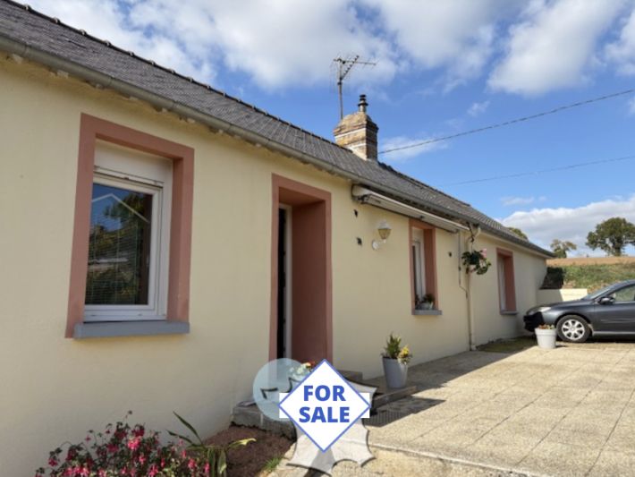 Detached House with Garden In Nice Location