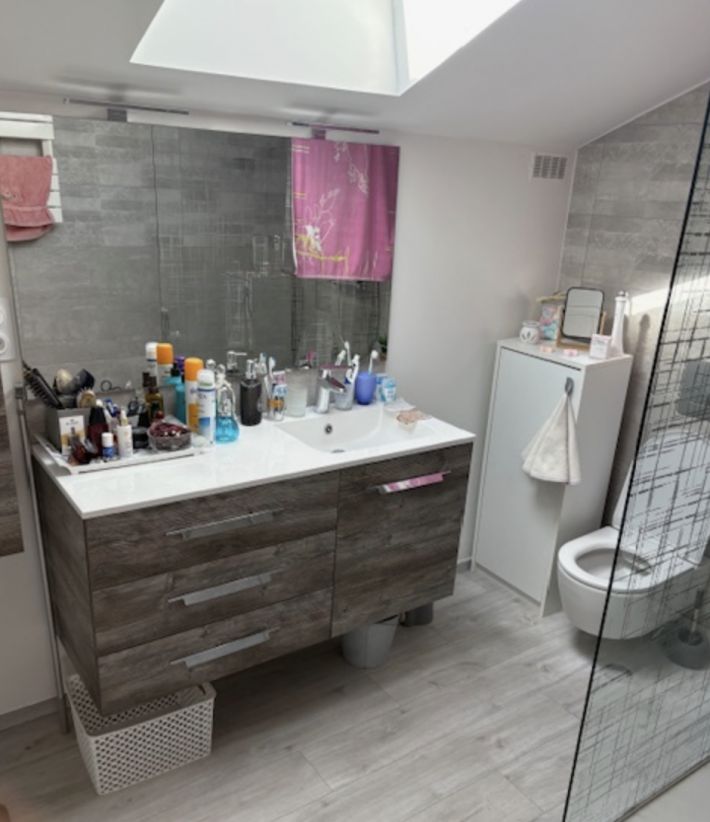 Detached House with Garden In Nice Location