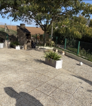 Detached House with Garden In Nice Location