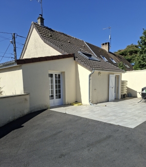 Traditional House with Garden