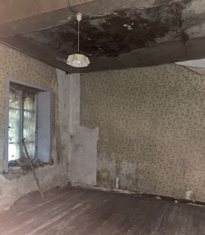 Country House to Renovate in Rural Hamlet