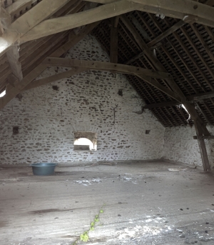 Country House to Renovate in Rural Hamlet