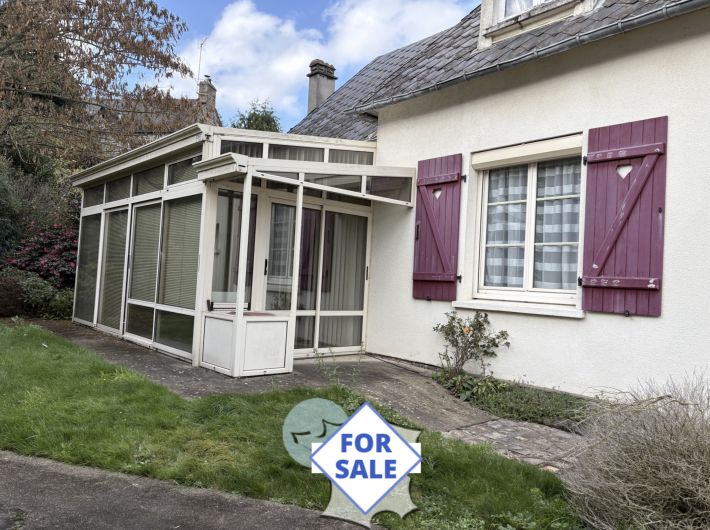 Detached House with Garden and Huge Outbuilding