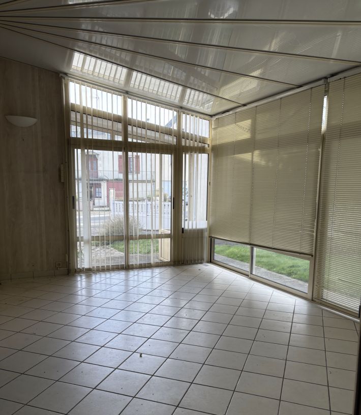 Detached House with Garden and Huge Outbuilding