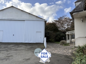 Detached House with Garden and Huge Outbuilding