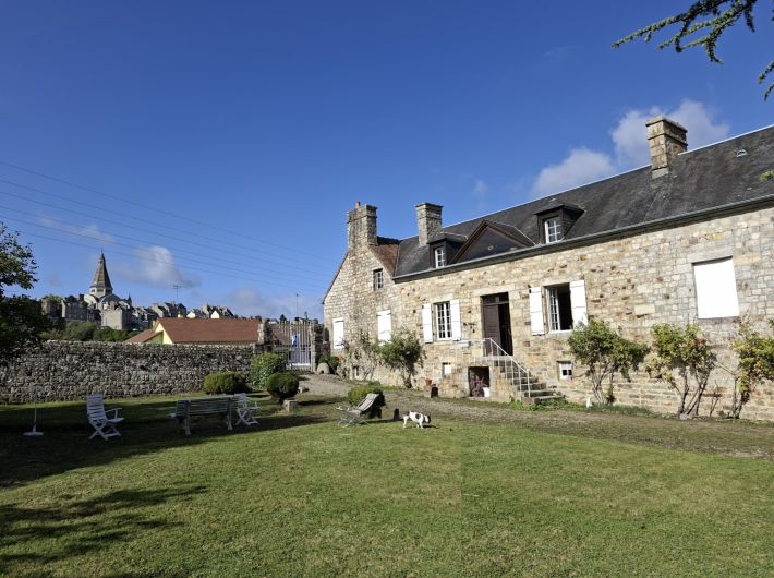 Detached Longere House with Outbuildings