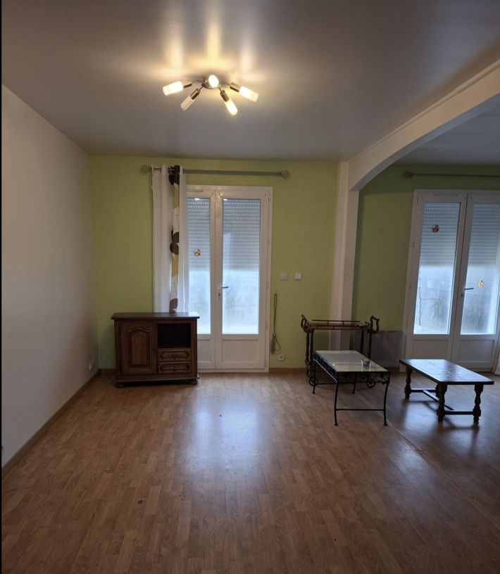 Detached House with Garden in Rural Sector