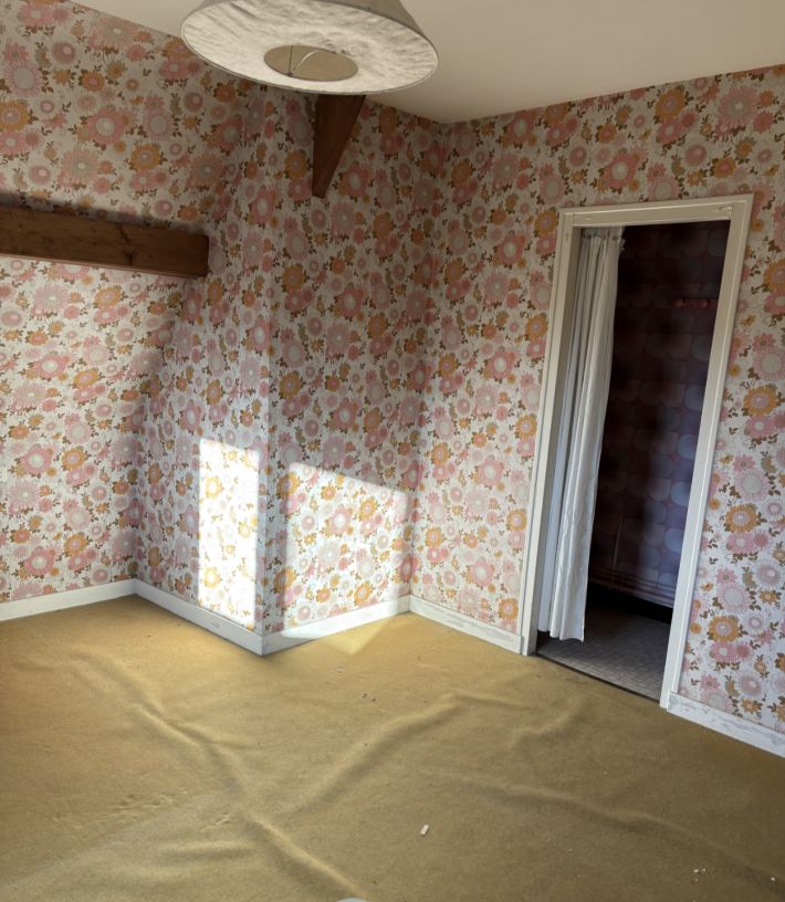 Detached House with Landscaped Garden