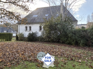 Detached House with Landscaped Garden