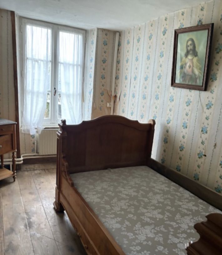 Former Farmhouse with Outbuildings, Pond and Pool