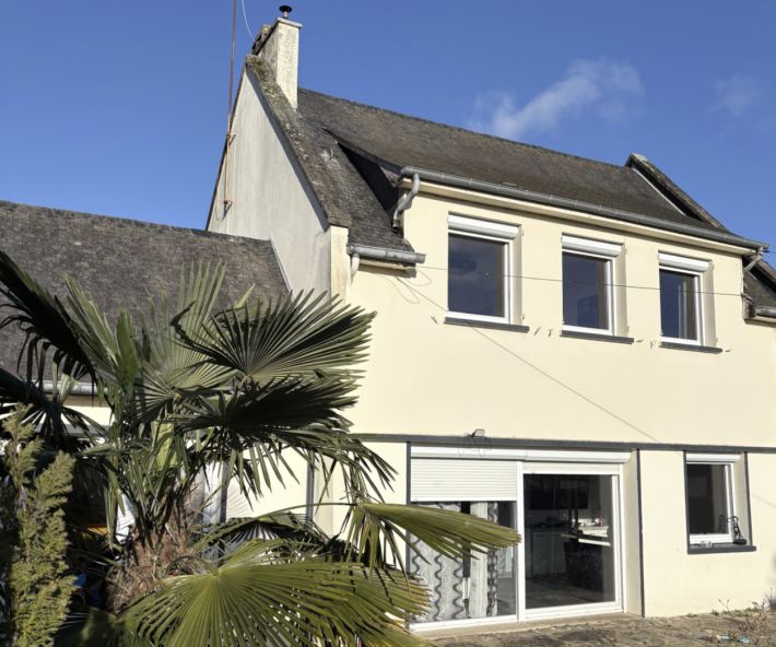 Contemporary Detached House in Nice Location