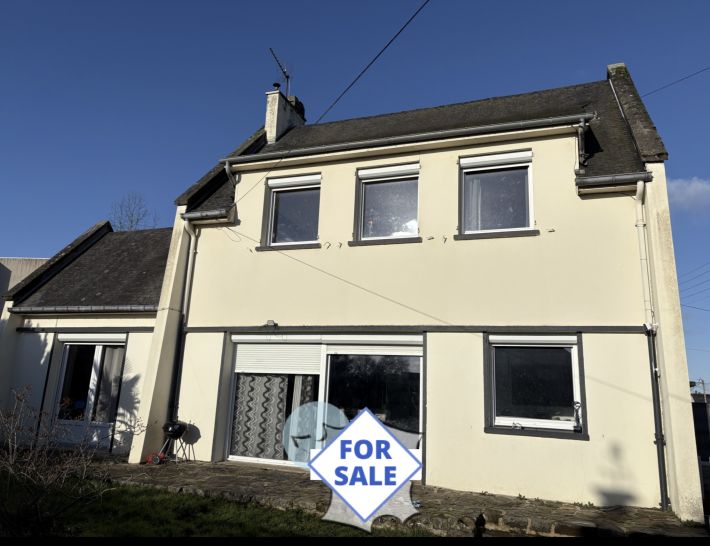 Contemporary Detached House in Nice Location