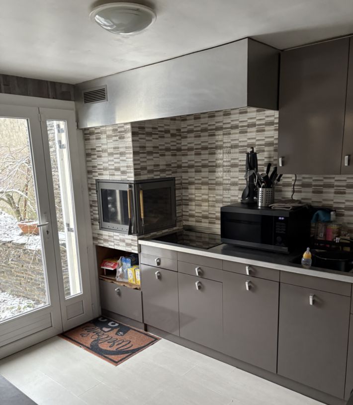 Contemporary Detached House in Nice Location