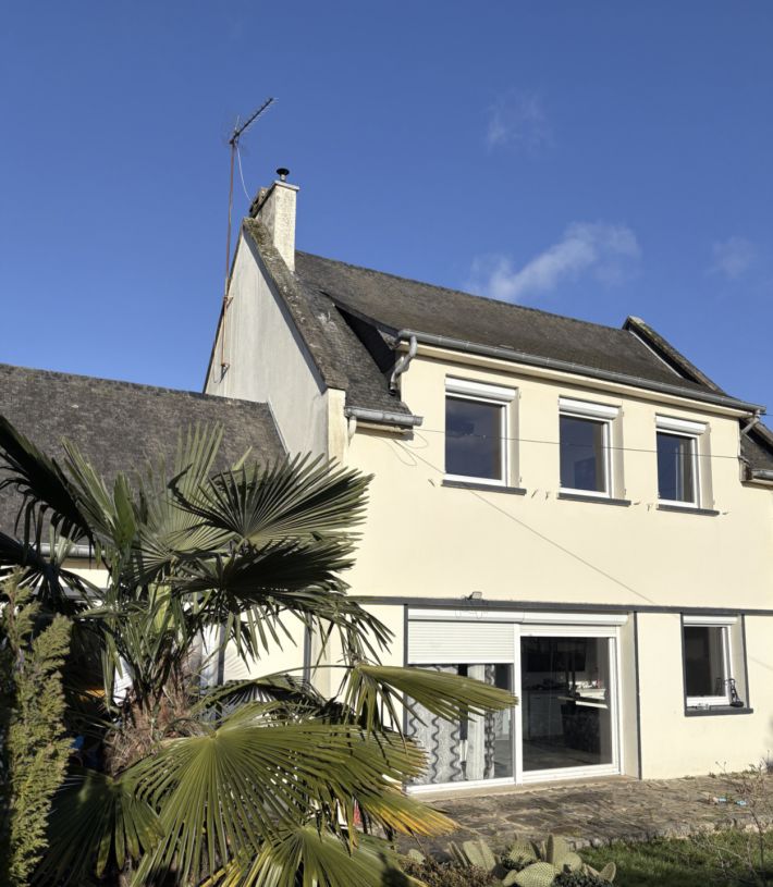 Contemporary Detached House in Nice Location