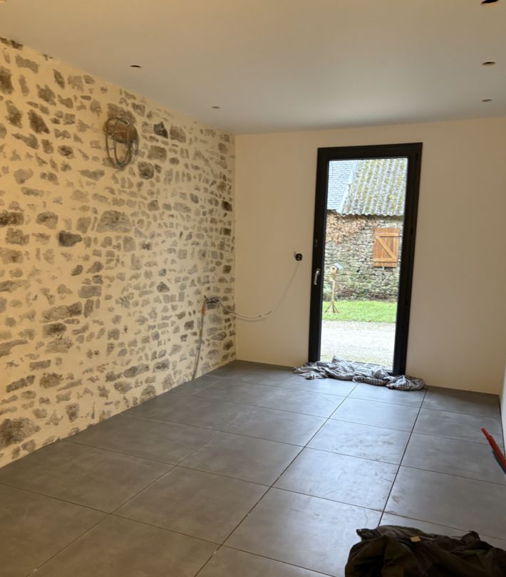 Farm House and Farm Complex Outbuildings with Land