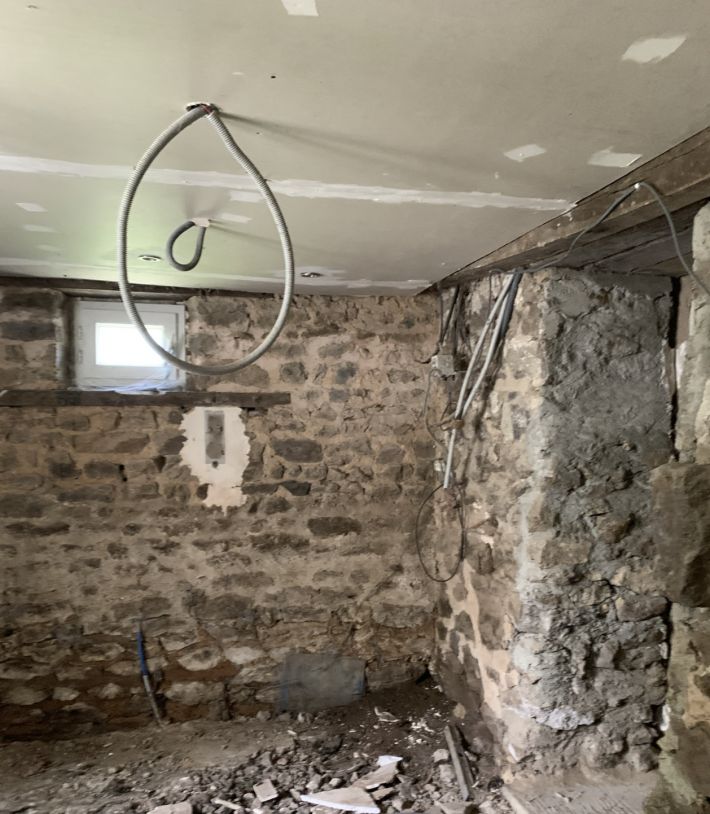 Country House to Renovate, Ideal Location