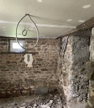 Country House to Renovate, Ideal Location