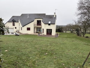 Contemporary Detached House with Swimming Pool and More