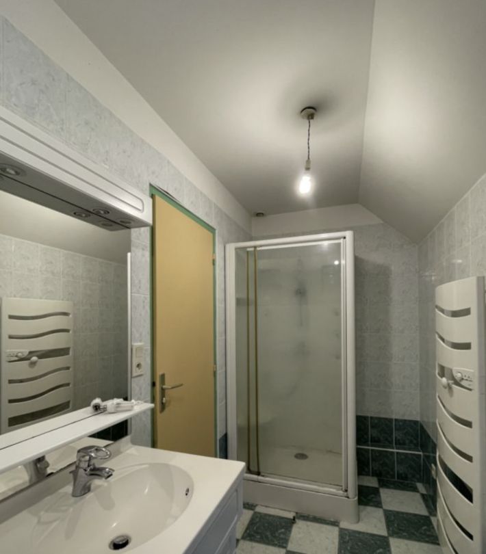 Farmhouse and Outbuildings with Land