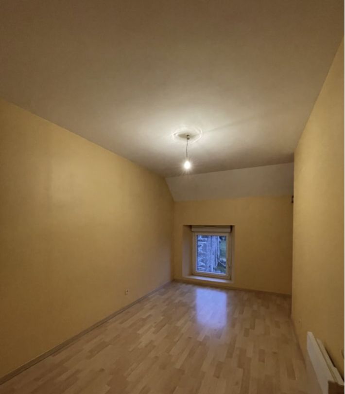 Farmhouse and Outbuildings with Land