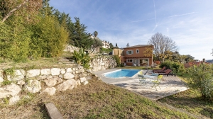 Stunning Detached House with Swimming Pool