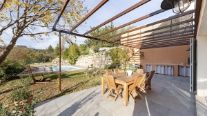 Stunning Detached House with Swimming Pool