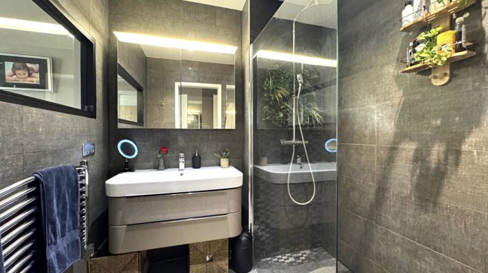 Beautiful Apartment with Outside Space