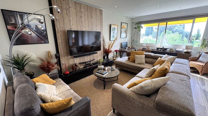 Beautiful Apartment with Outside Space